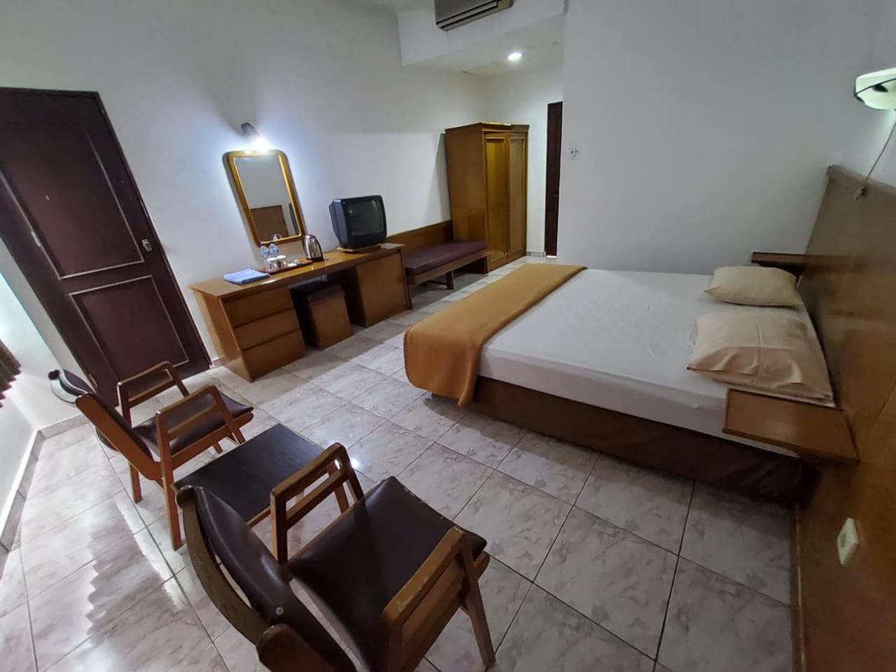 Hotel Kumala Samudra Cikakak Екстериор снимка