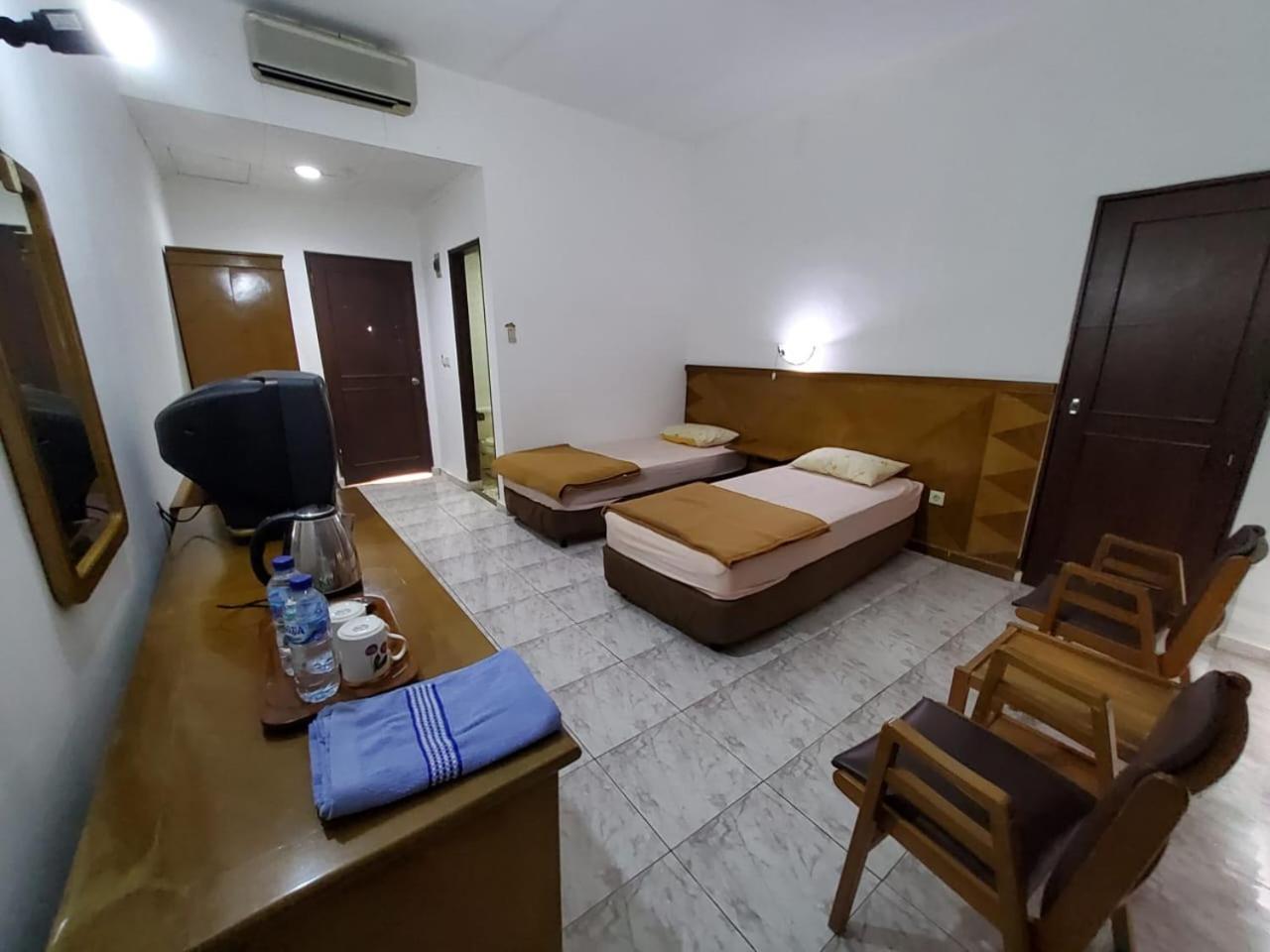 Hotel Kumala Samudra Cikakak Екстериор снимка