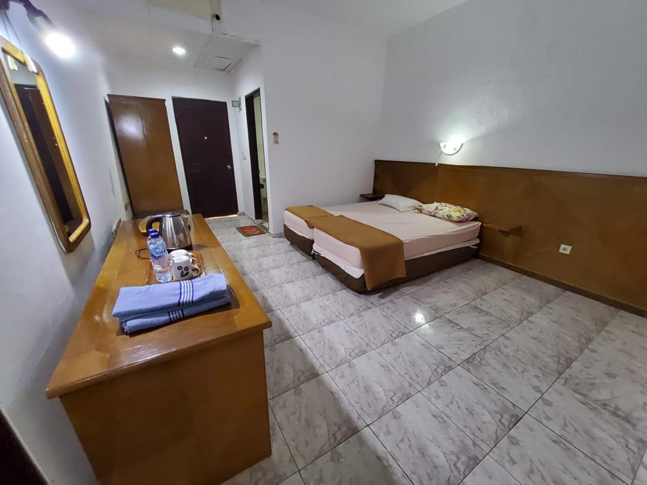 Hotel Kumala Samudra Cikakak Екстериор снимка