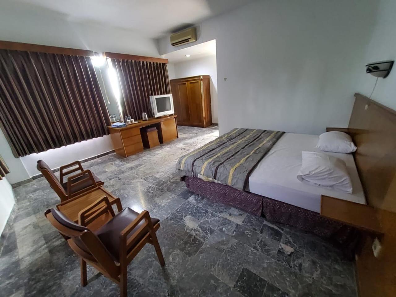 Hotel Kumala Samudra Cikakak Екстериор снимка