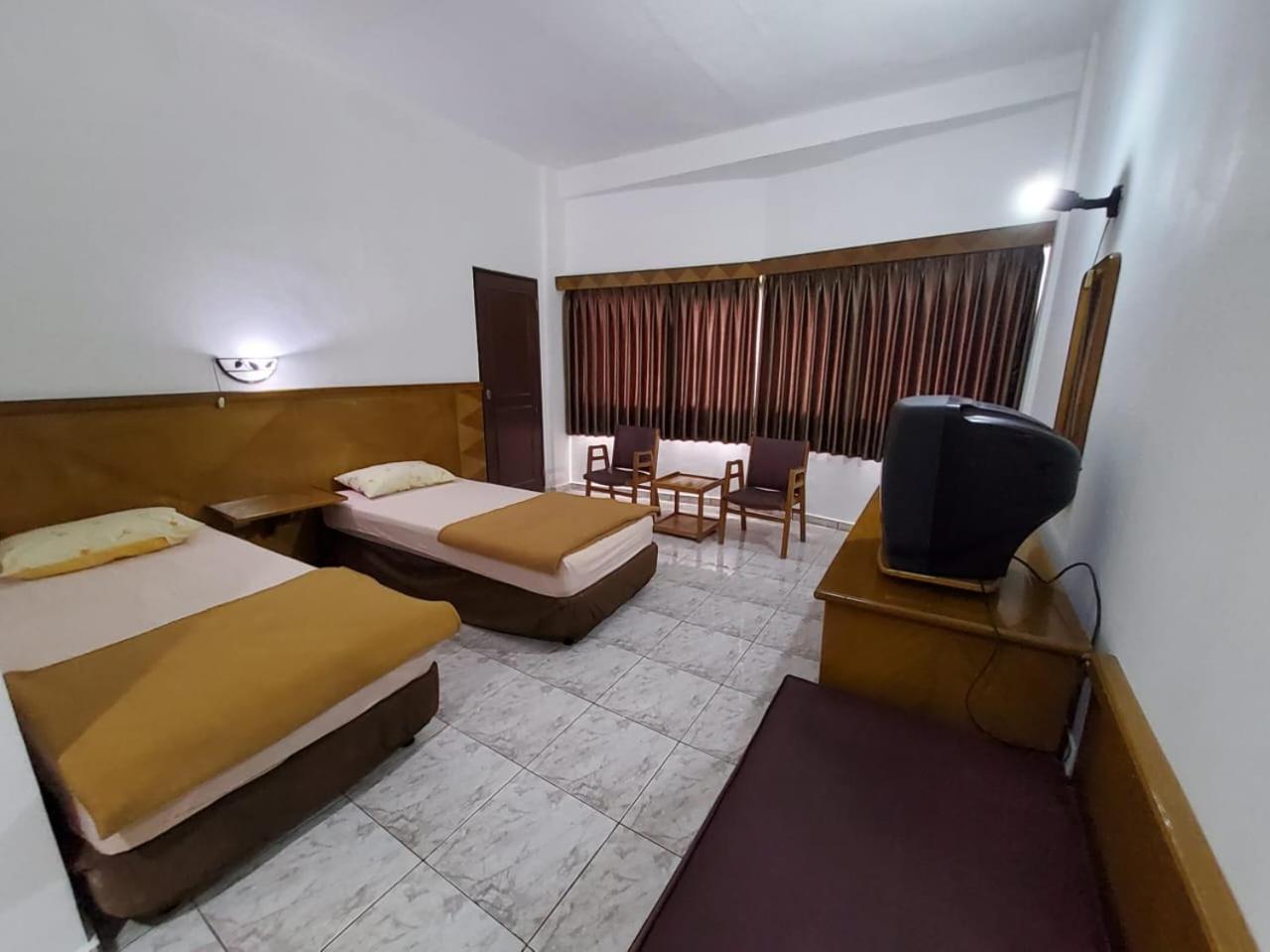 Hotel Kumala Samudra Cikakak Екстериор снимка