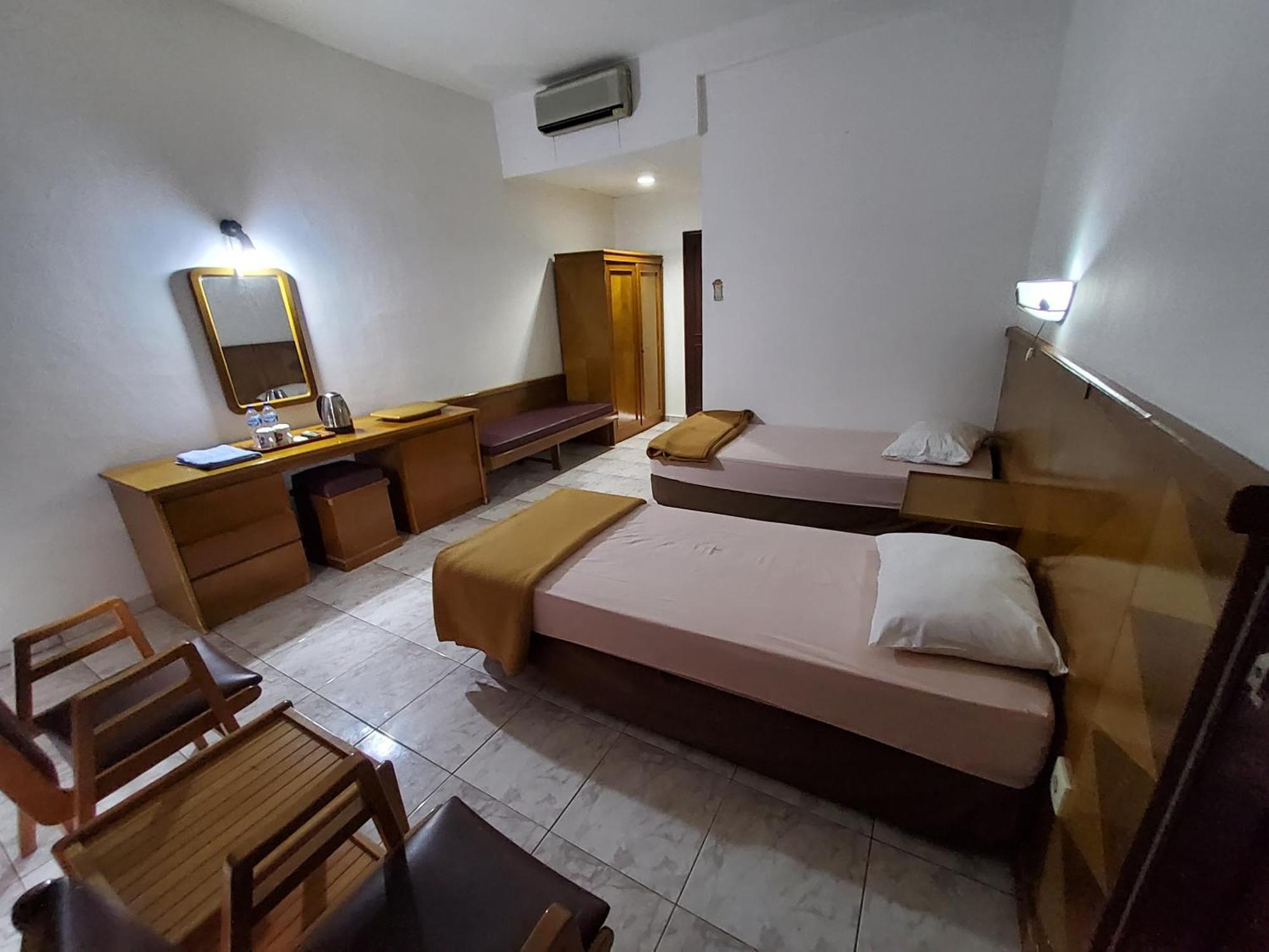 Hotel Kumala Samudra Cikakak Екстериор снимка